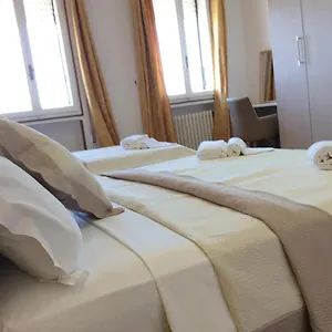 Chowdhury House Unit 2 Местре